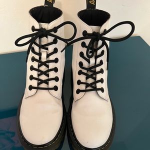 Dr Martens white combat boots sz 8 W like new